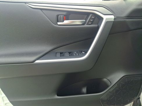 Used 2020 Toyota RAV4 Limited AWD/4WD image 13