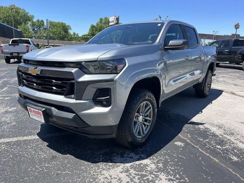 Used 2023 Chevrolet Colorado LT w/ LT Convenience Package II AWD/4WD image 9