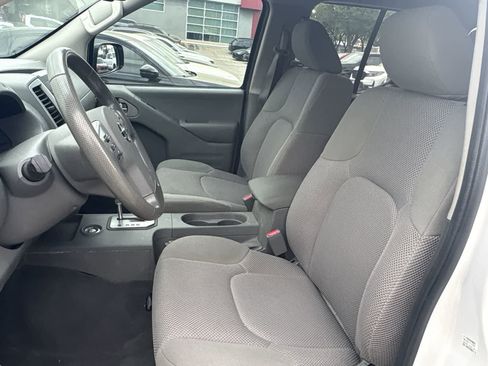 Used 2020 Nissan Frontier SV image 14