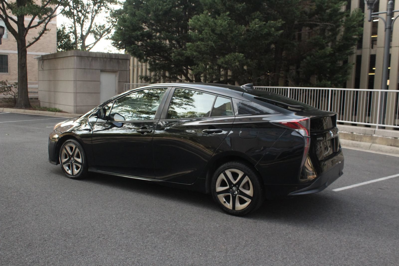 Used 2016 Toyota Prius Four Touring FWD image 9