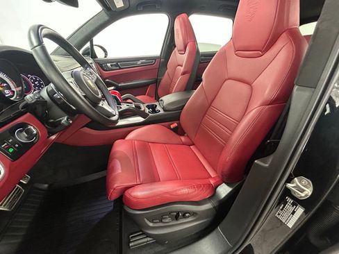 Used 2023 Porsche Cayenne Turbo image 30