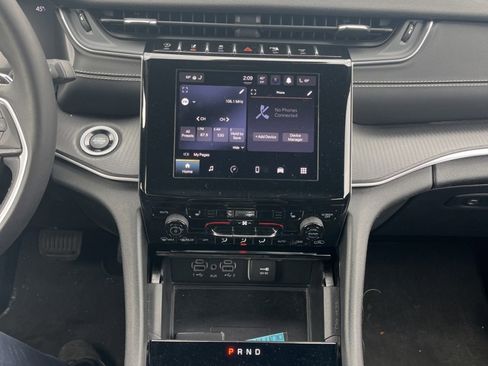 Used 2023 Jeep Grand Cherokee Altitude image 15