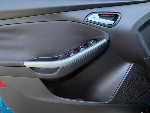 Used 2012 Ford Focus Titanium FWD image 21