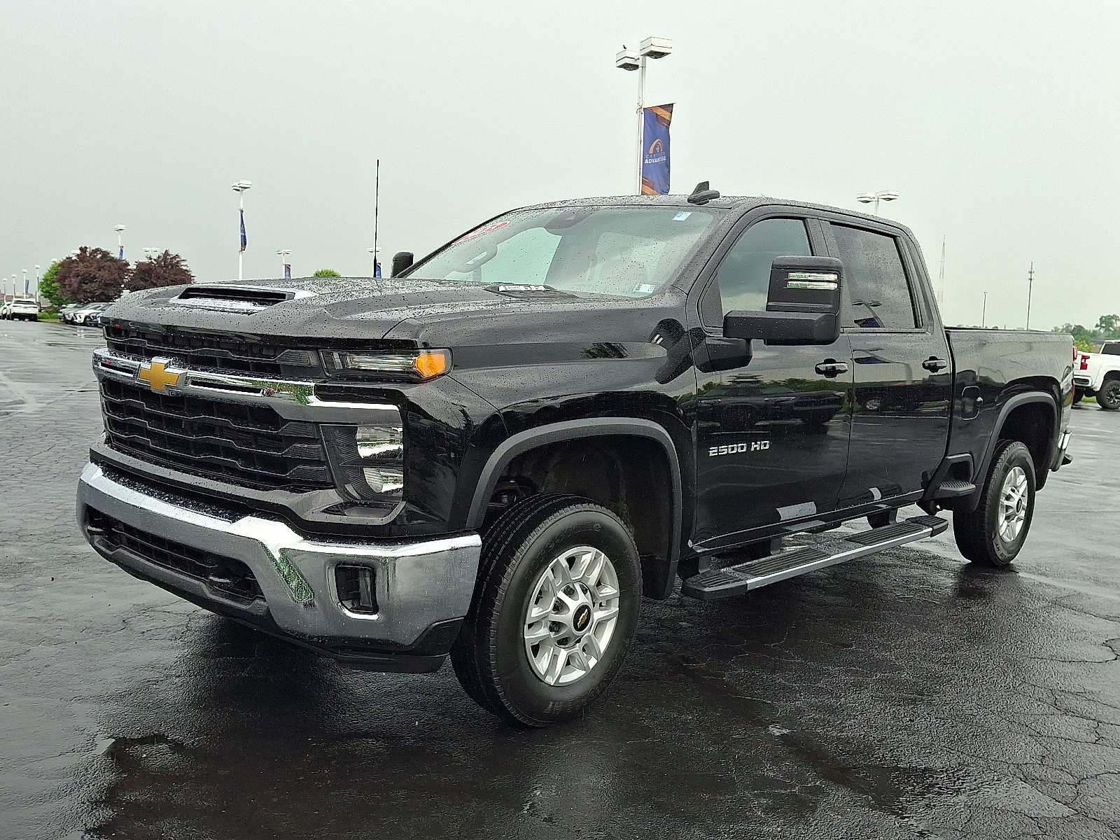 Used 2025 Chevrolet Silverado 2500 LT w/ Convenience Package AWD/4WD image 3