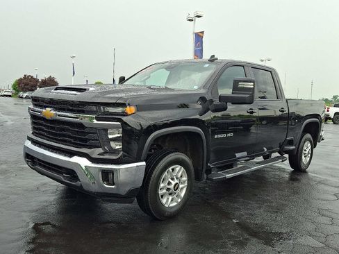 Used 2025 Chevrolet Silverado 2500 LT w/ Convenience Package AWD/4WD image 3