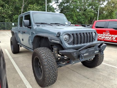 Used 2025 Jeep Gladiator Sport AWD/4WD image 1