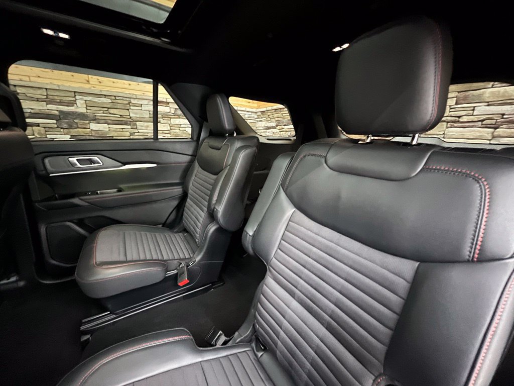 Used 2025 Ford Explorer ST-Line w/ Premium Package AWD/4WD image 39