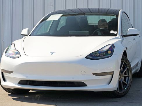 Used 2022 Tesla Model 3 image 3
