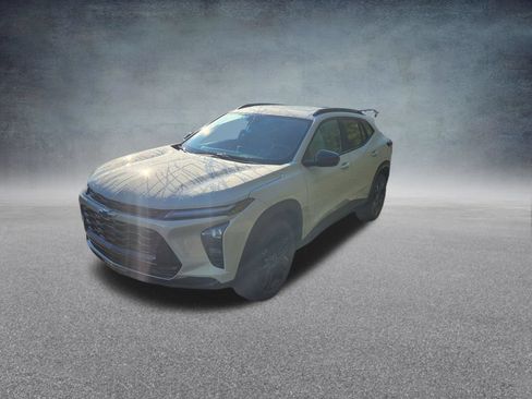 New 2026 Chevrolet Trax ACTIV w/ Sunroof Package FWD image 3