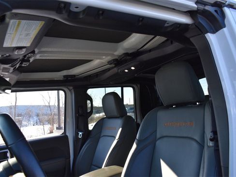 Used 2024 Jeep Gladiator Mojave image 16