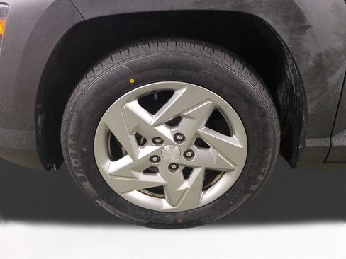 Used 2024 Hyundai Kona SE FWD image 11