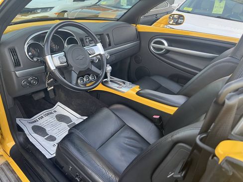 Used 2004 Chevrolet SSR w/ Preferred Equipment Group RWD image 15