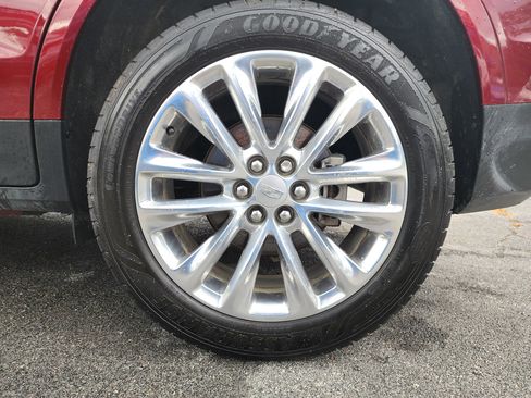 Used 2017 Cadillac XT5 Platinum w/ Driver Assist Package AWD/4WD image 17