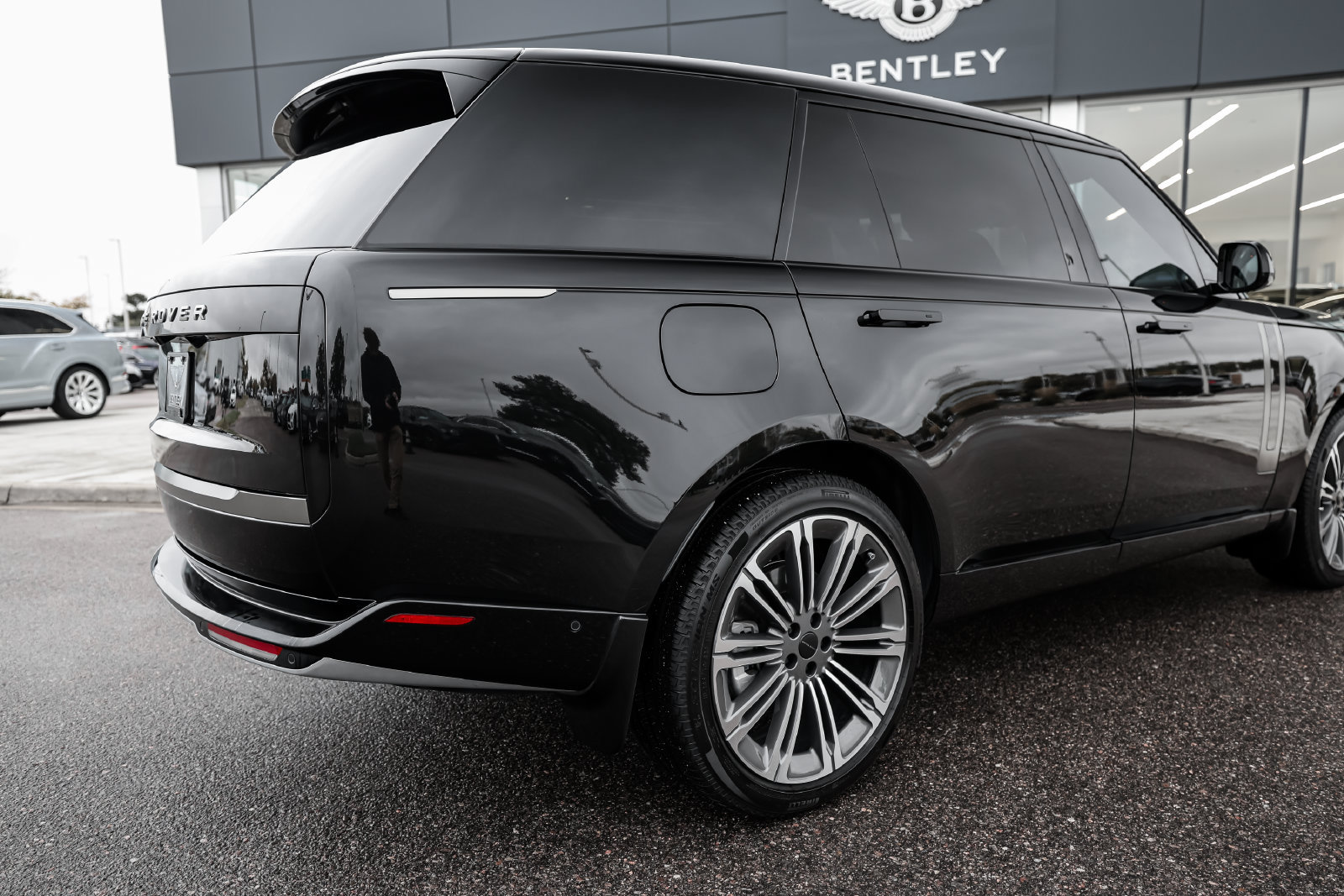 Used 2026 Land Rover Range Rover Long Wheelbase SE AWD/4WD image 13