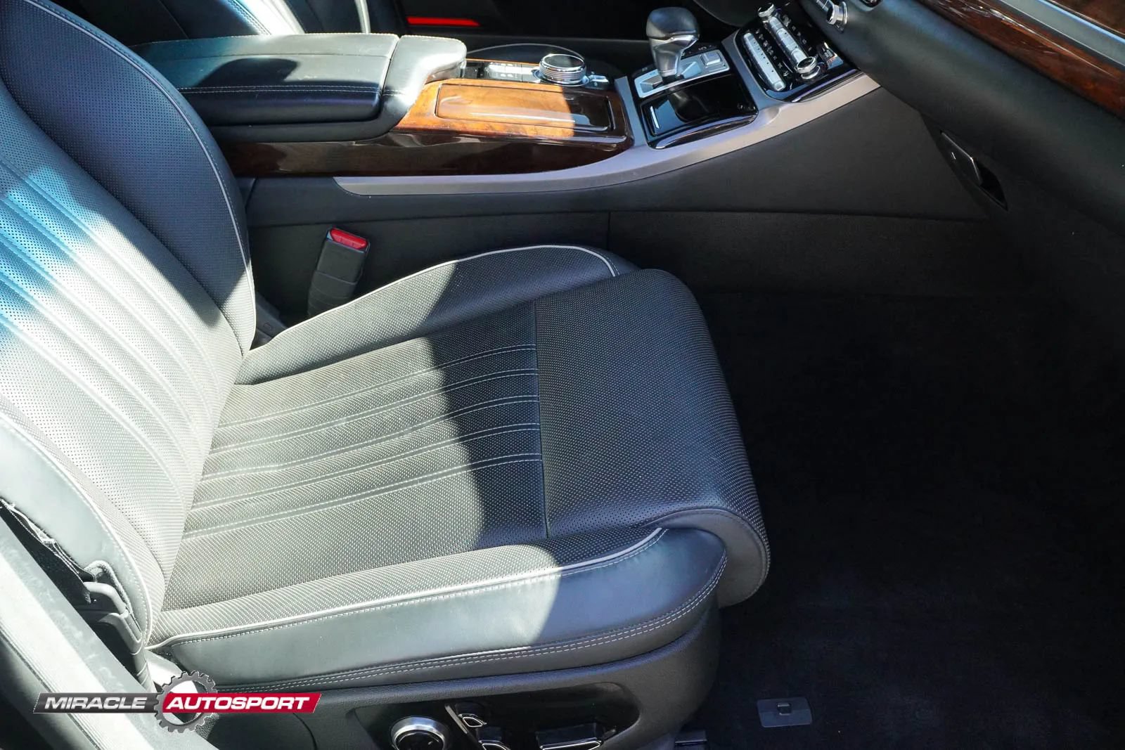 Used 2019 Genesis G90 3.3T Premium AWD/4WD image 32