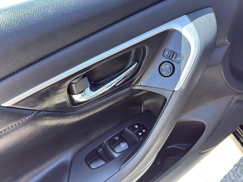 Used 2018 Nissan Altima 2.5 SL FWD image 12
