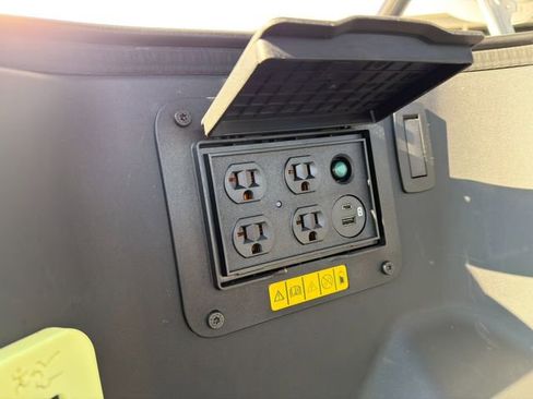 Used 2024 Ford F150 Lightning Platinum image 17