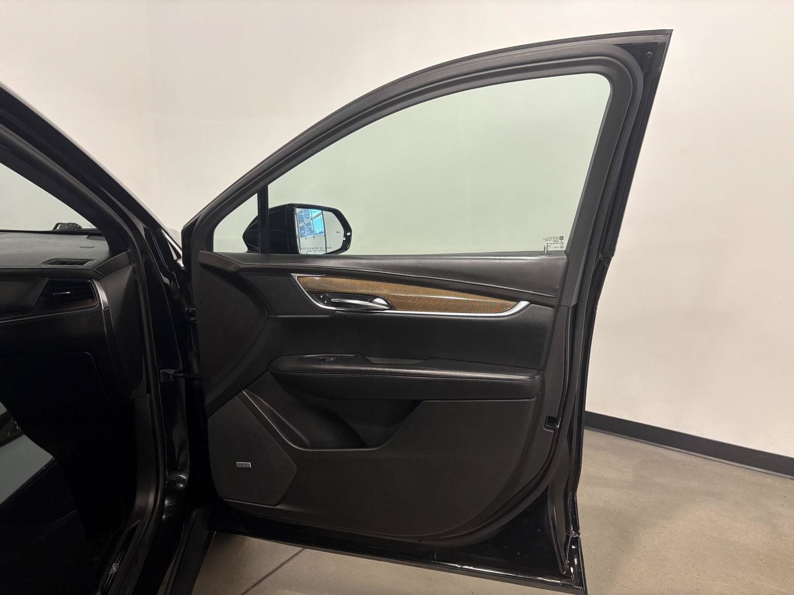 Used 2017 Cadillac XT5 Platinum AWD/4WD image 45