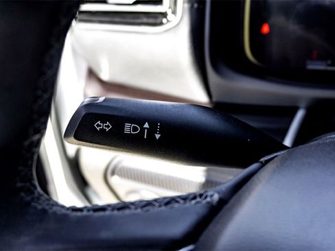 Used 2023 Jeep Wagoneer 4WD image 19