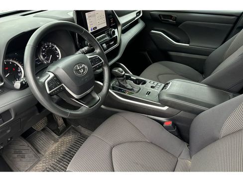 Certified 2023 Toyota Highlander FWD image 10
