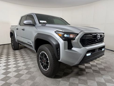 Used 2025 Toyota Tacoma TRD Off-Road AWD/4WD image 7