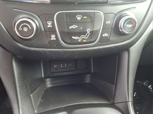 Used 2020 Chevrolet Equinox LT w/ LPO, Floor Liner Package image 18