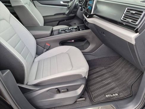 Used 2025 Volkswagen Atlas Cross Sport SEL R-Line AWD/4WD image 21