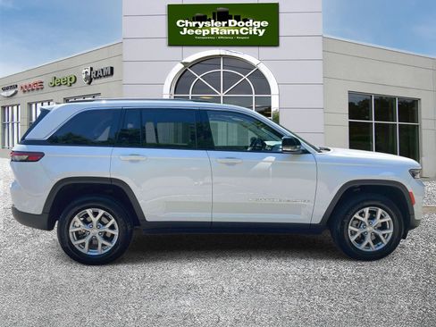 Used 2023 Jeep Grand Cherokee Limited AWD/4WD image 5