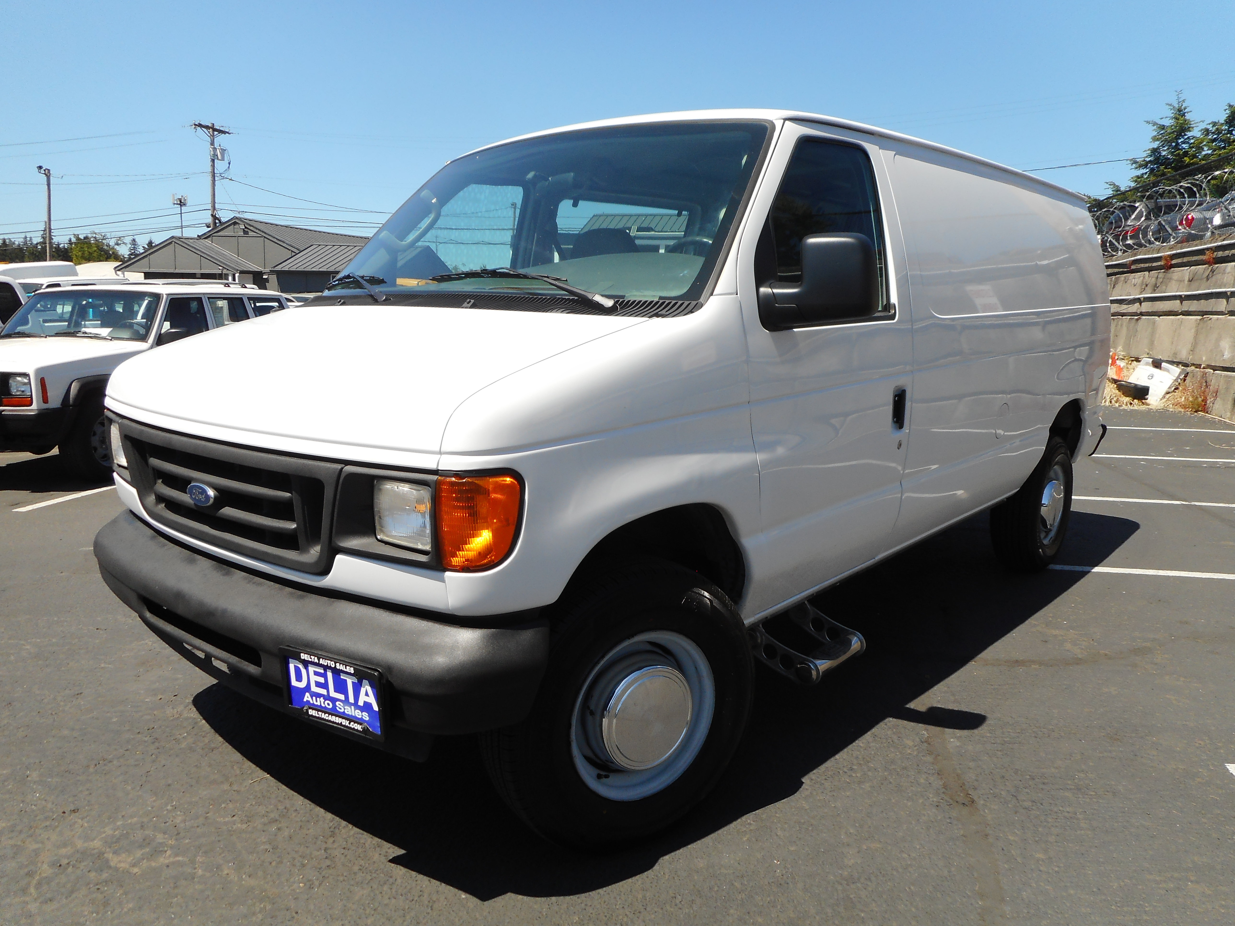 Used 2004 Ford E-350 and Econoline 350 Super Duty RWD image 4