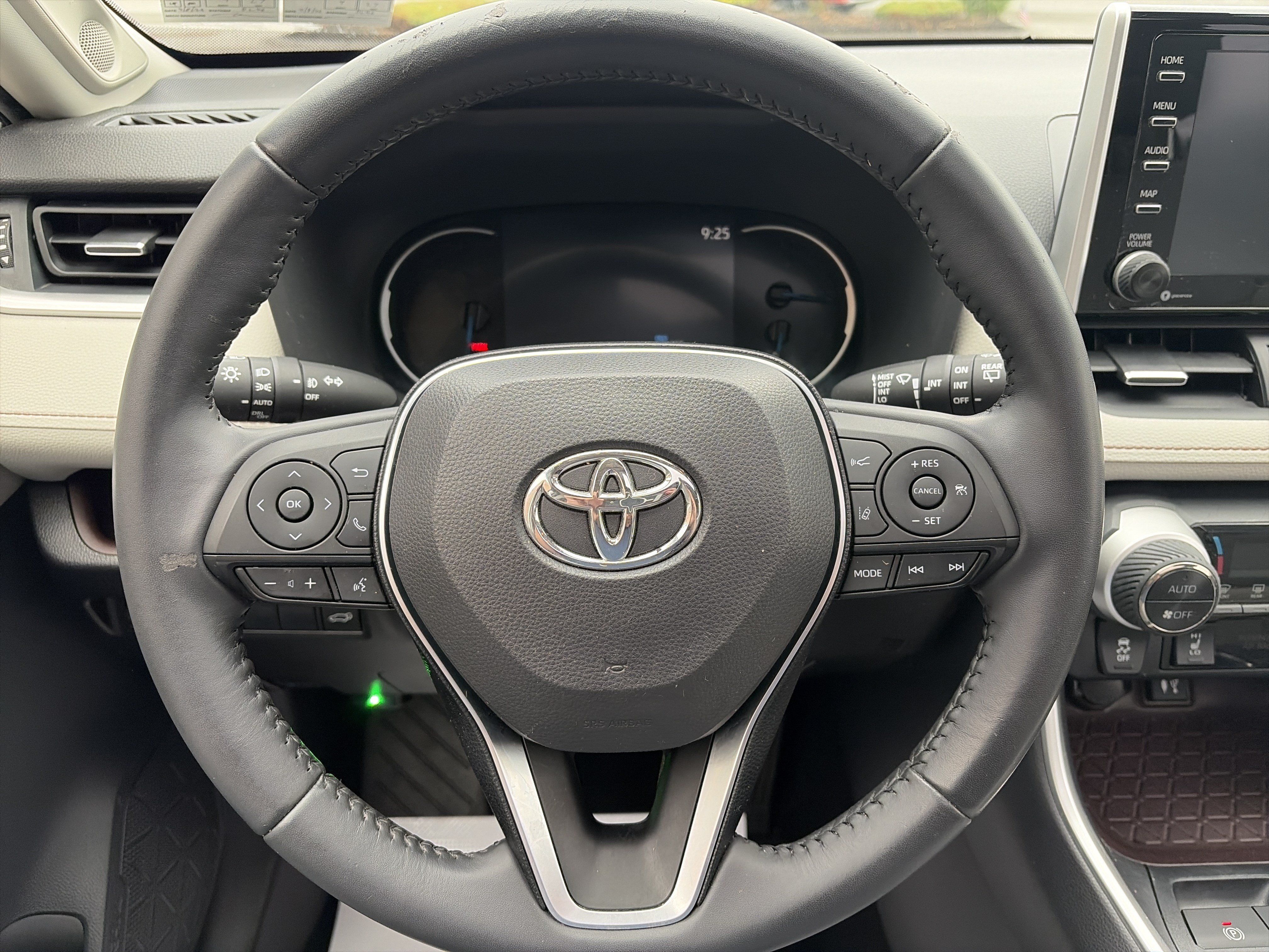 Used 2019 Toyota RAV4 Limited w/ Carpet Mat Package AWD/4WD image 17