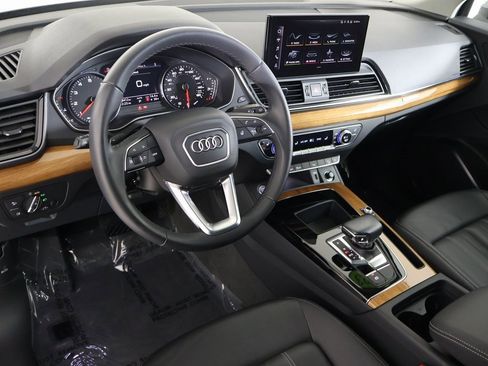 Used 2023 Audi Q5 2.0T Premium w/ Convenience Package image 2