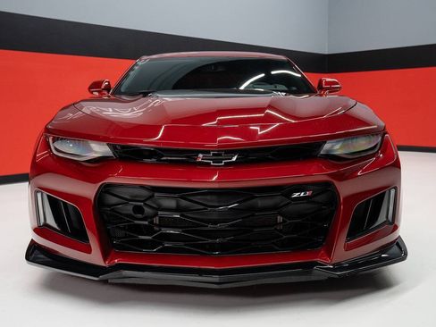 Used 2018 Chevrolet Camaro ZL1 RWD image 9