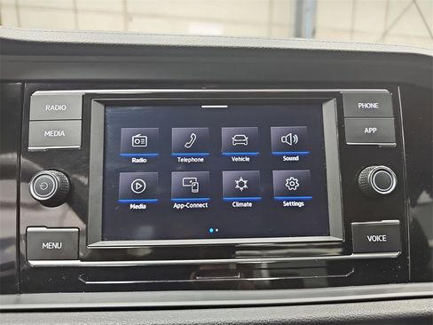 Used 2024 Volkswagen Jetta SE image 20