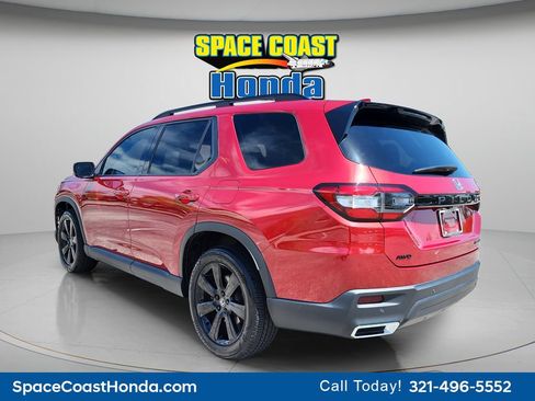 Certified 2025 Honda Pilot Black Edition image 5