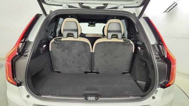 Used 2026 Volvo XC90 B6 Plus w/ Protection Package AWD/4WD image 41