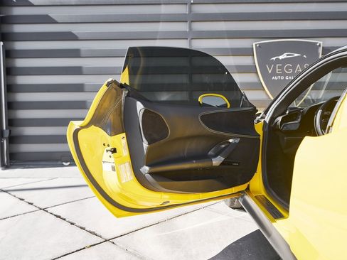 Used 2022 Ferrari SF90 Stradale image 32