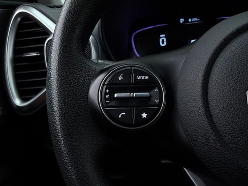 Used 2025 Kia Soul LX w/ LX Technology Package FWD image 30