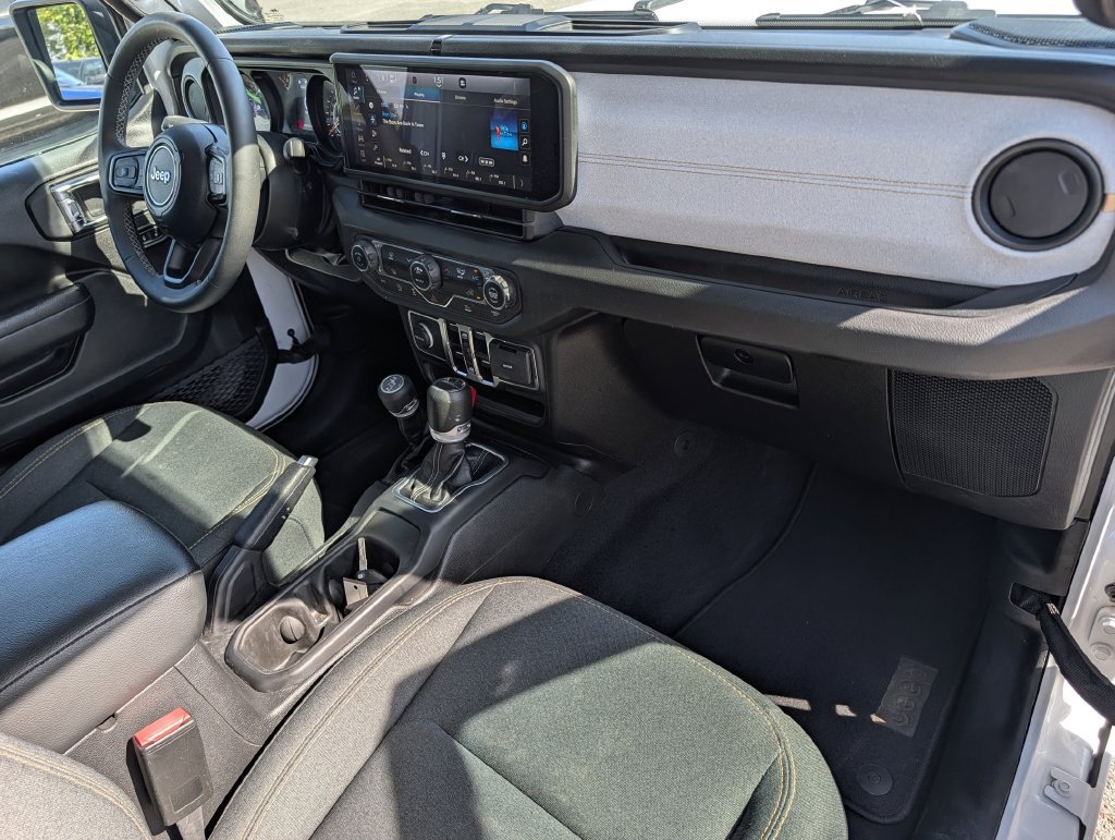 Used 2025 Jeep Gladiator Sport AWD/4WD image 32