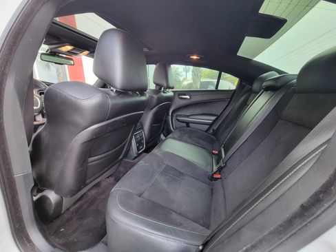 Used 2019 Dodge Charger Scat Pack w/ Dynamics Package RWD image 17