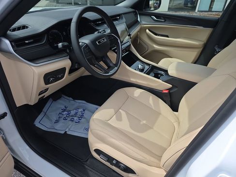 New 2026 Jeep Grand Cherokee L Limited w/ Luxury Tech Group II RWD image 11