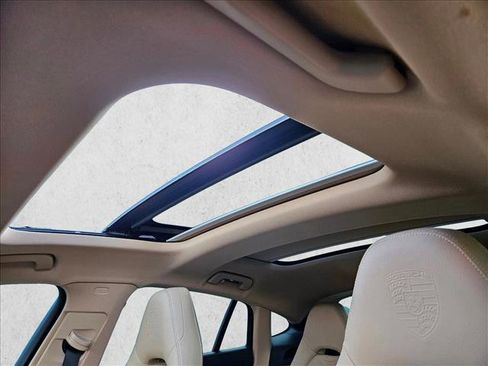 Used 2019 Porsche Panamera image 16