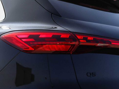 Used 2025 Audi Q5 Premium w/ Convenience Package image 12