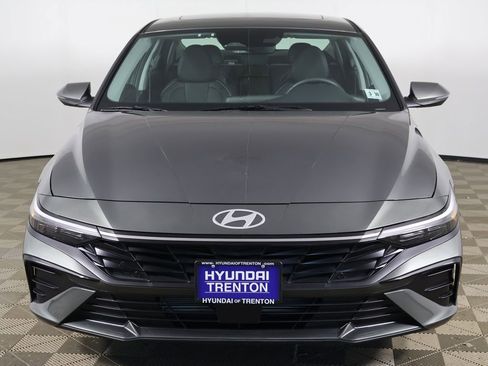 Used 2025 Hyundai Elantra Limited FWD image 13