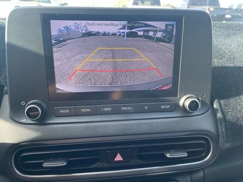 Used 2022 Hyundai Kona SE image 7