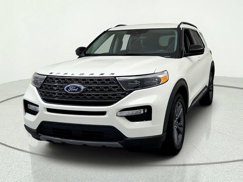 Used 2022 Ford Explorer XLT w/ Equipment Group 202A AWD/4WD image 8