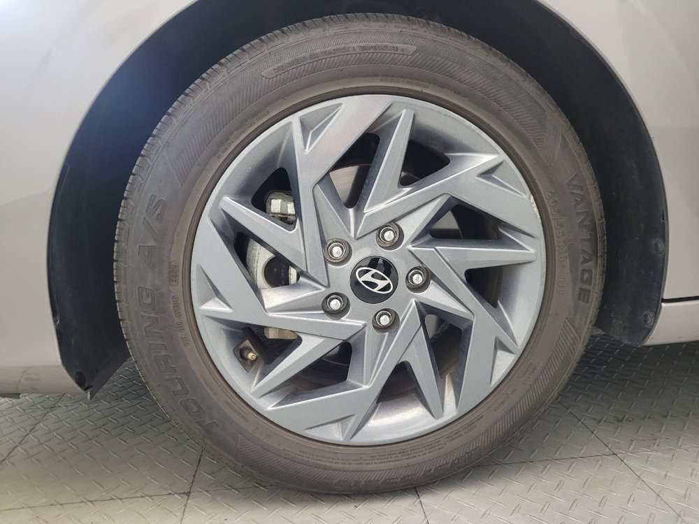 Used 2024 Hyundai Elantra SEL FWD image 31
