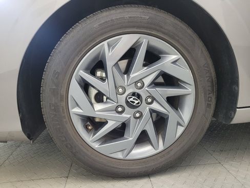 Used 2024 Hyundai Elantra SEL FWD image 31