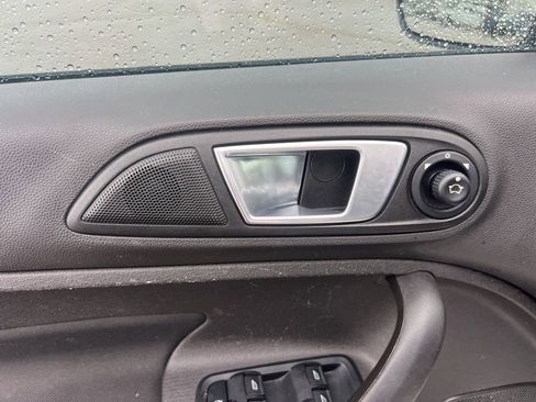 Used 2015 Ford Fiesta SE image 21