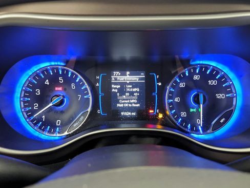 Used 2019 Chrysler Pacifica Touring-L FWD image 31
