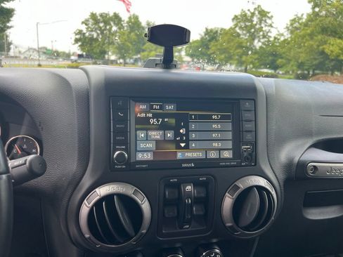 Used 2015 Jeep Wrangler Unlimited Sport w/ Quick Order Package 24S AWD/4WD image 8